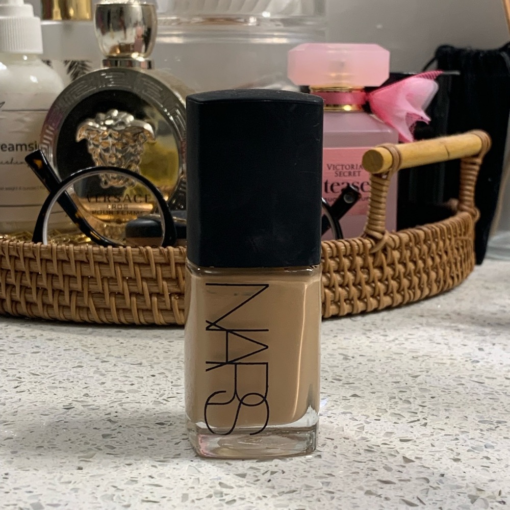 Nars Sheer Glow Foundation